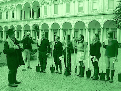 Paolo Icaro, Un prato in quattro tempi: il dissodamento, performance, 18 settembre 2017, Milano, Università degli Studi